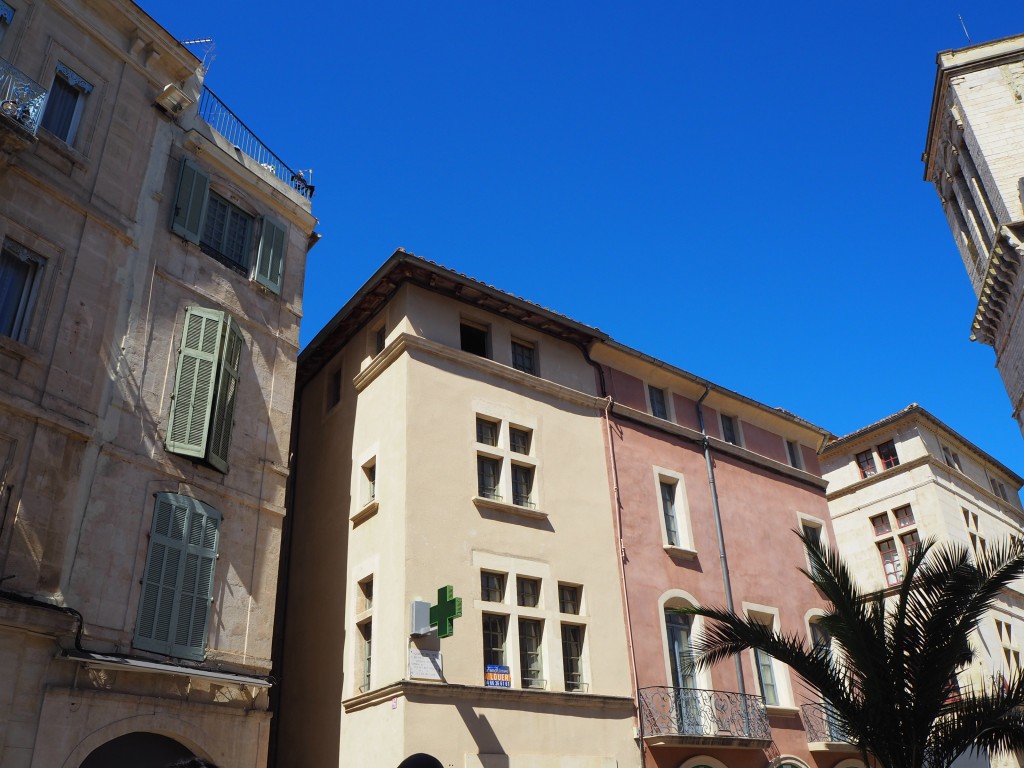 nimes place aux herbes