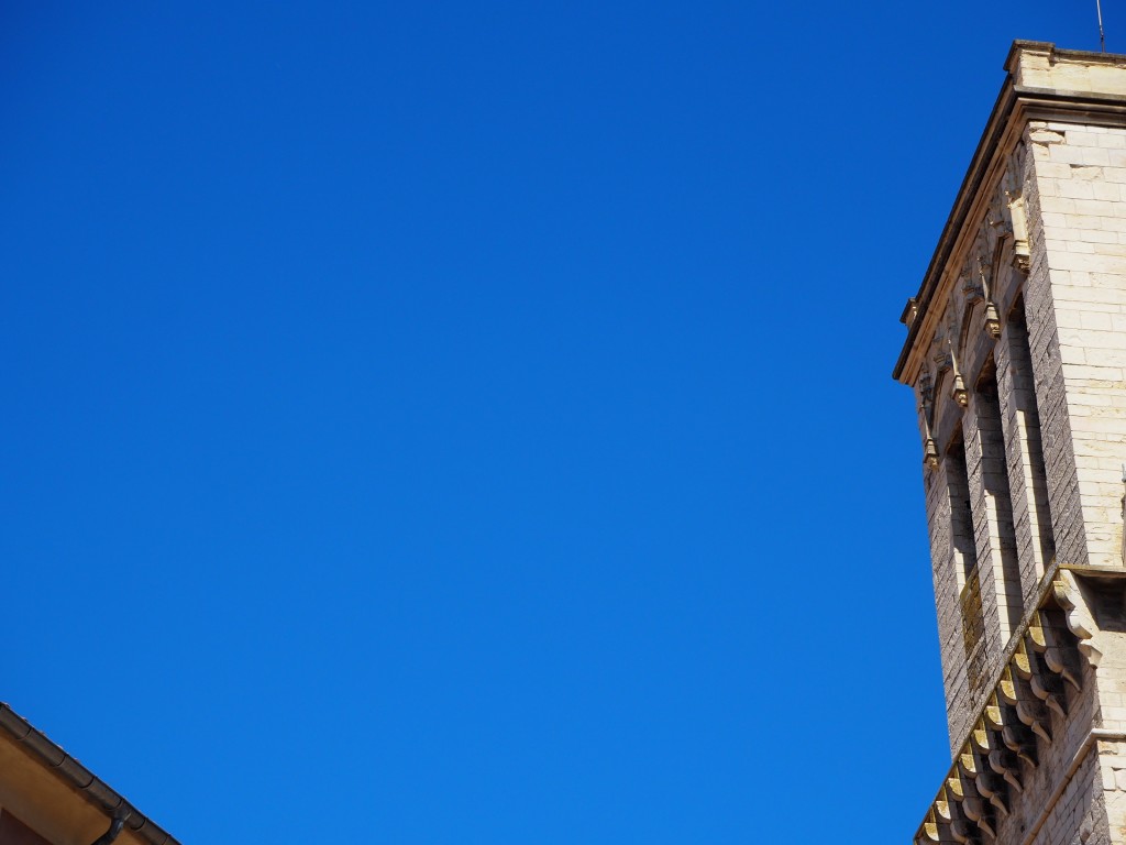 nimes place aux herbes